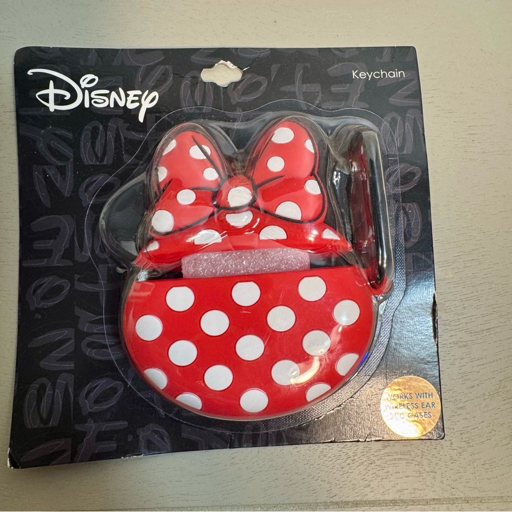 NWT Disney Minnie Mouse silicone keychain case for wireless earbuds